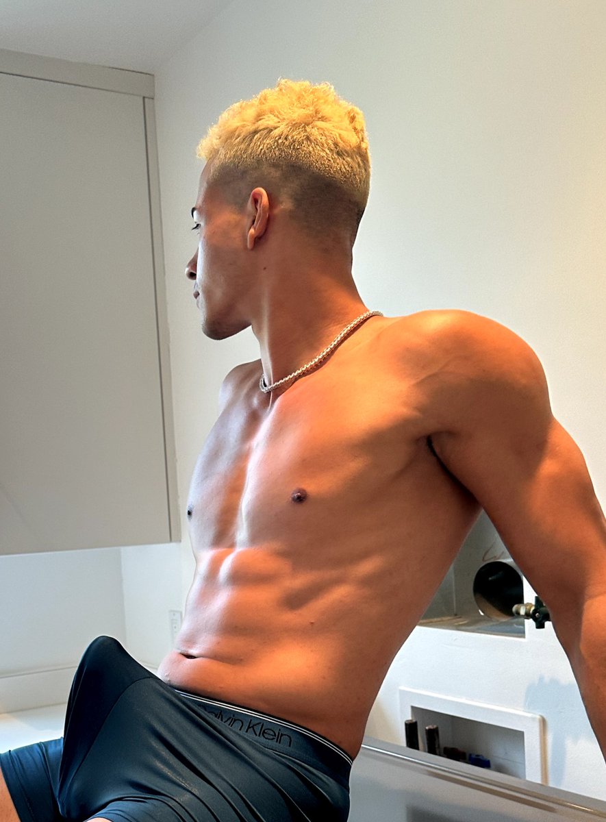 Constantine_AB's tweet photo. RT if you'd help me with this 😈 #fitness  https://t.co/nknRPmOKLi https://t.co/ltZ6oTWprp