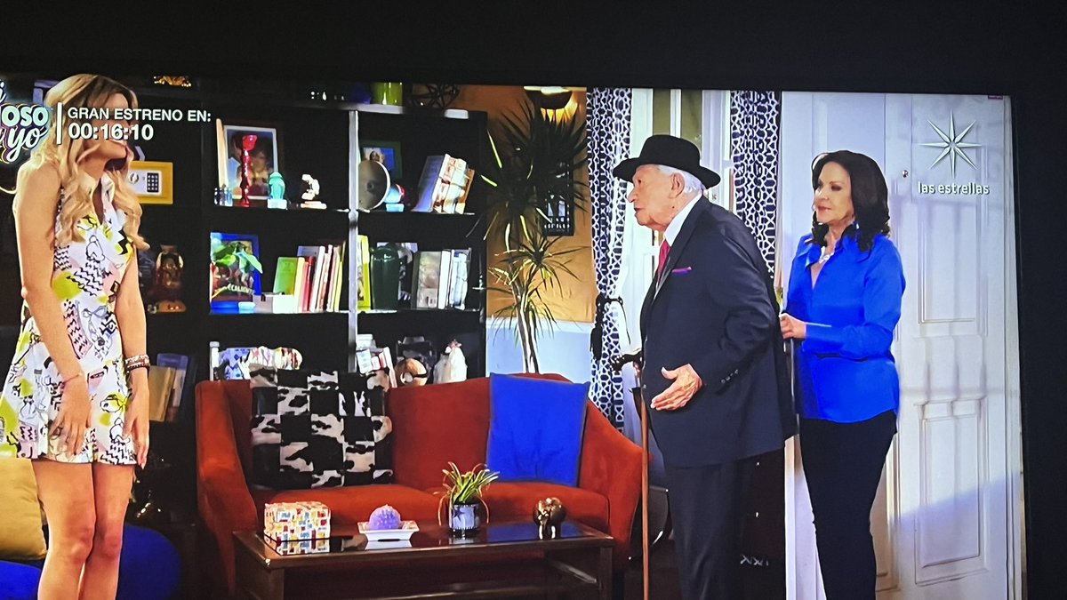 ChamarroJarocha's tweet photo. Homenaje al gran #IgnacioLopezTarzo #Vecinos @Vecinosoficial @fans_vecinos22 @talithabeckerr @Anaberthaespin https://t.co/4esVtOUNUL