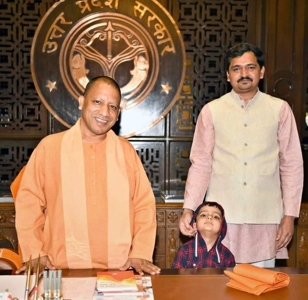 hannisingh987's tweet photo. सरल-सौम्य व्‍यक्तित्‍व के धनी एवं उत्तम प्रदेश के जिला गाजीपुर से युवा लोकप्रिय MLC बड़े भईया मा० विशाल सिंह चंचल जी को जन्‍मदिवस  की हार्दिक बधाई एवं शुभकामनाएं
प्रभु श्रीराम जी से प्रार्थना है कि आप दीर्घायु हों और सदैव स्वस्थ एवं प्रसन्न रहें।
@MLCVishalSingh
@myogiadityanath https://t.co/9RWUjaV2pm