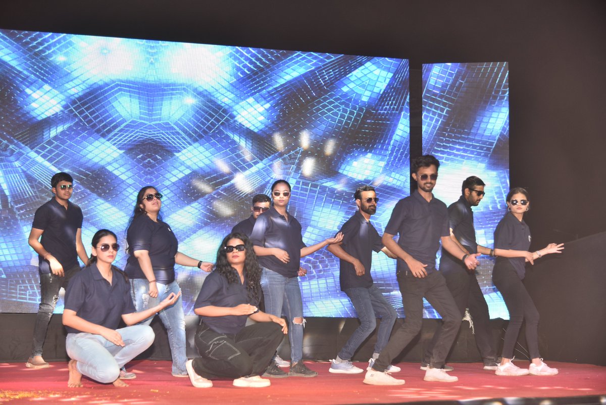 vbs_mumbai's tweet photo. Vivekanand Business School
@vbs_mumbai
·
37s
VBS celebrated its biggest Cultural Fest: Aarohan-23 on the 11th of March, 2023. 
#vivekanandbusinessschool #studentwelfarecommittee #swc #vbsswc #aarohanvbs #culturalfest #namereveal #culturalevent #fun #collegefest #college https://t.co/vXDIpnufIq