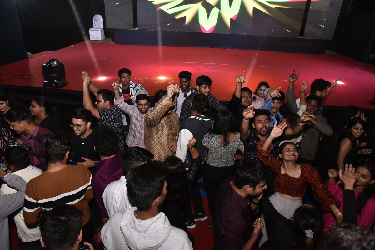 vbs_mumbai's tweet photo. Vivekanand Business School
@vbs_mumbai
·
37s
VBS celebrated its biggest Cultural Fest: Aarohan-23 on the 11th of March, 2023. 
#vivekanandbusinessschool #studentwelfarecommittee #swc #vbsswc #aarohanvbs #culturalfest #namereveal #culturalevent #fun #collegefest #college https://t.co/vXDIpnufIq