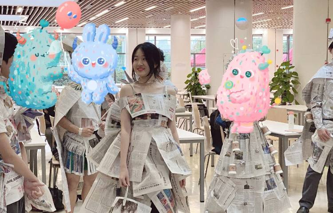 Baisha_chen's tweet photo. This afternoon was a fashion show with newspapers. https://t.co/QSoiQByfLl