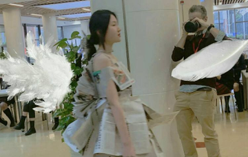 Baisha_chen's tweet photo. This afternoon was a fashion show with newspapers. https://t.co/QSoiQByfLl