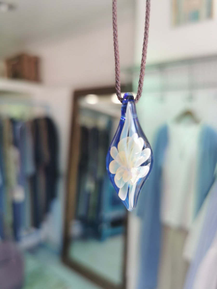 blueescat's tweet photo. トンボ玉
　ネックレス

#ハンドメイドアクセサリー 
#トンボ玉
#ガラス https://t.co/GzVXEuKWMU