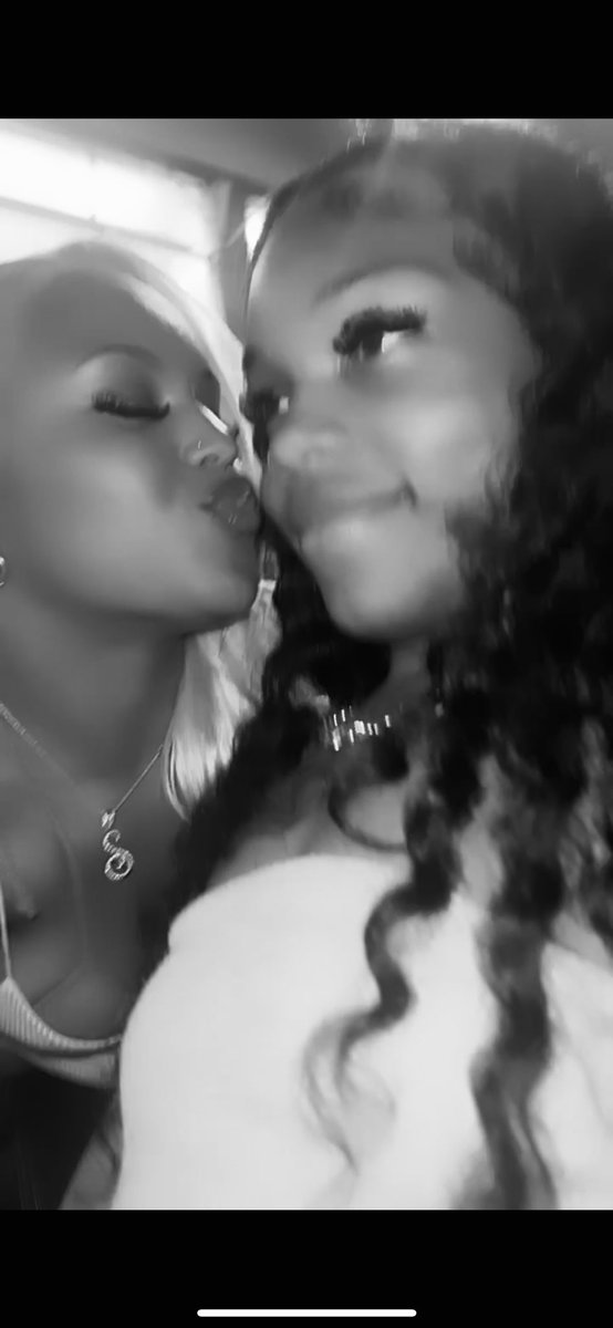 shanyiaac's tweet photo. bestfriend dump ❤️ made my birthday weekend a breeze🥂 #since14’🫶 @IyanaCyara https://t.co/ttSSdrLCju