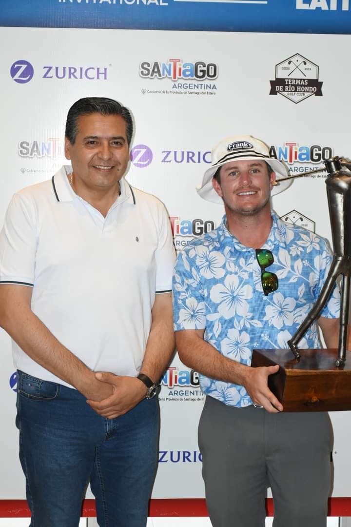 RikySosa's tweet photo. Hoy acompañamos al Gobernador de Santiago del Estero, @GZamoraSDE, en la entrega del trofeo al ganador del @PGATOURLA disputado en @termasgc.
El norteamericano @jakemccrory fue el ganador del #TRHInvitational disputado hasta este domingo, con gran participación de extranjeros. https://t.co/xENp4XHq9i