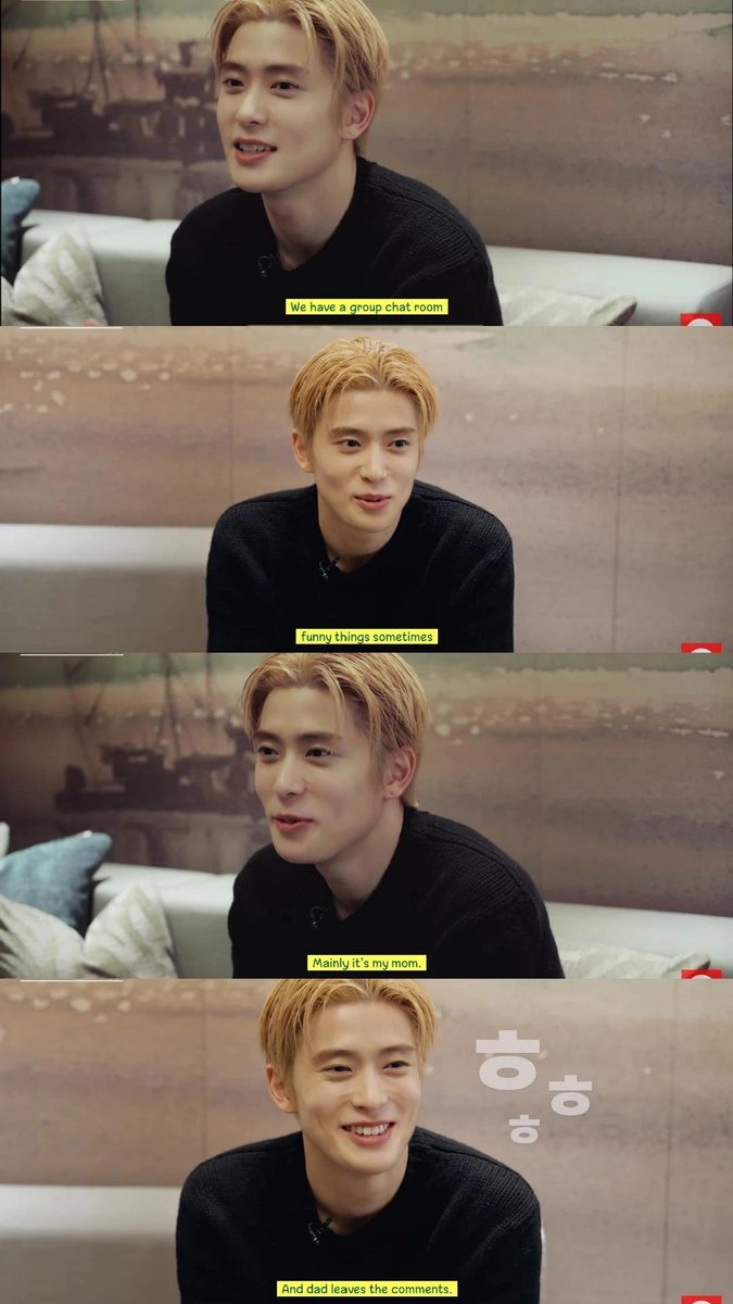 nctzenbase's tweet image. Jaehyun punya grup chat sm keluarganya. Terutama ibunya suka posting2 hal lucu &amp;amp; ayahnya bagian komentar. Pas part ngomongin ayahnya, Jaehyun tuh ketawa. Keknya bisa dibayangin deh isi chatnya gimana 😭😭 🫶

Cr. Esquire Interview