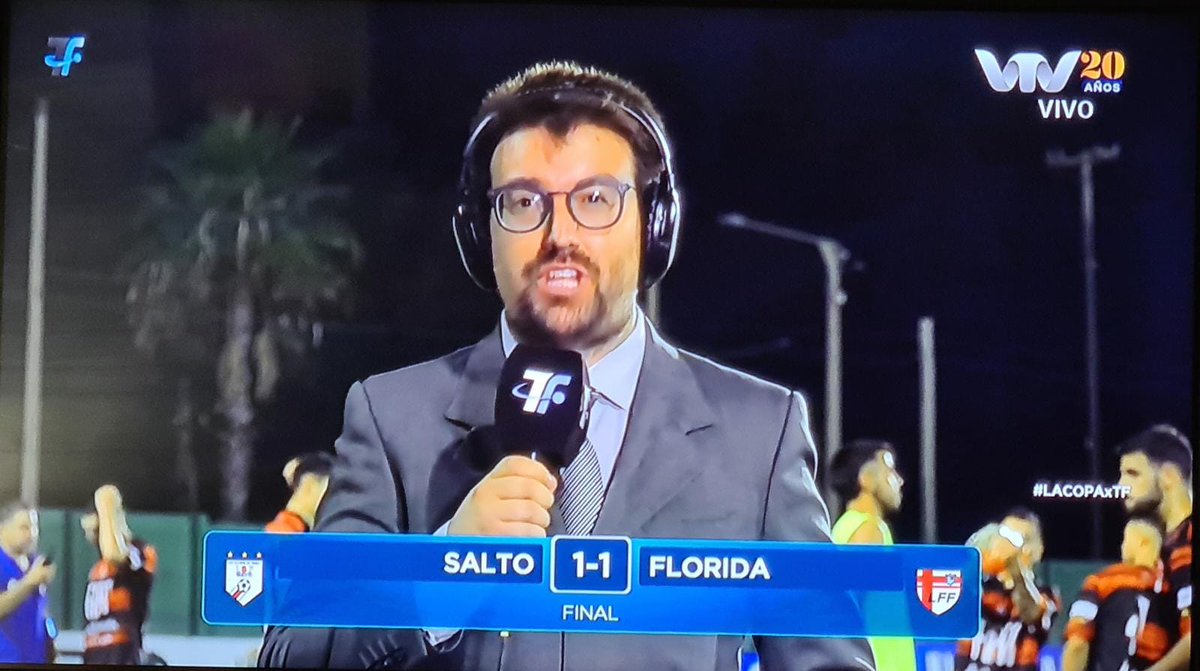 maurisanner's tweet photo. Florida empató 1-1 con Salto en el Dickinson en la primera semifinal de la Copa Nacional de Selecciones. El gol lo anotó de penal @tabagol9. La revancha va el domingo en el ECO. Fue un placer estar en @VTVuruguay en producción de @tenfieldoficial con toda la información albirroja https://t.co/WIco5Egf1Y