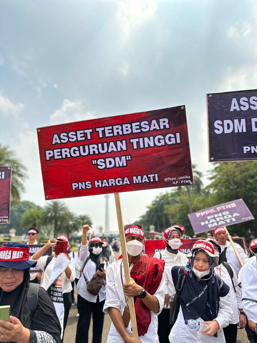AiniIndrie's tweet photo. #35PTNBMenggugat
#PNSHargaMati
#jokowikemanasih https://t.co/6PsIrXC60r