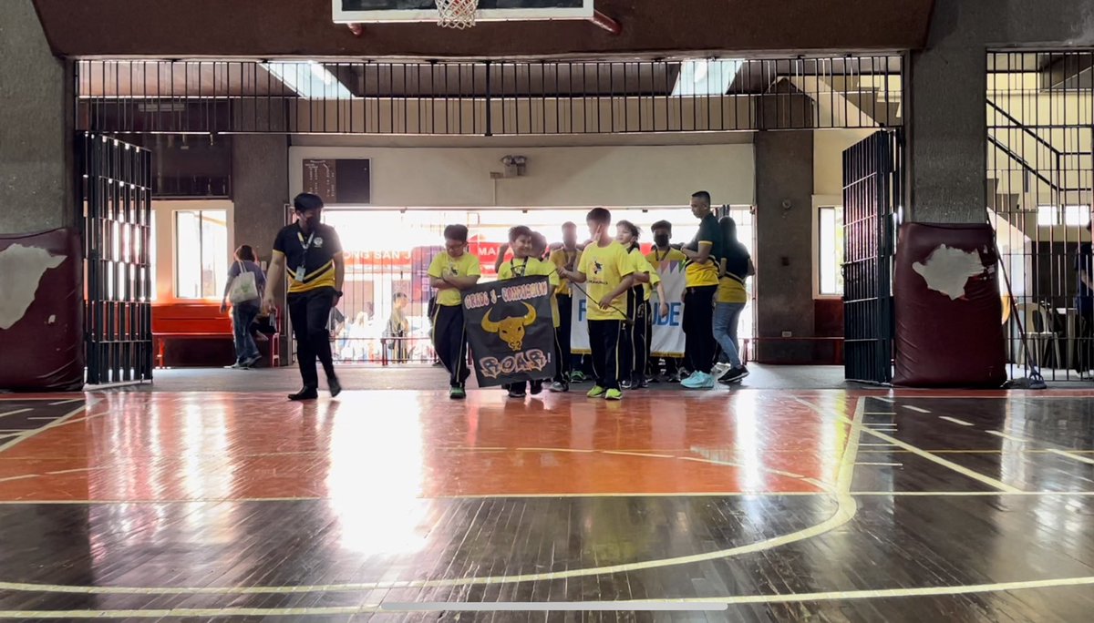 aquinastbp's tweet photo. HAPPENING NOW: Aquinians together with their advisers march into the AS Gymnasium for the opening of the Intramurals 2023.

(Photos by: Andres San Jose / The Bellows)
#TBPAScend
#AS58FoundationWeek https://t.co/K68SfrlUKV