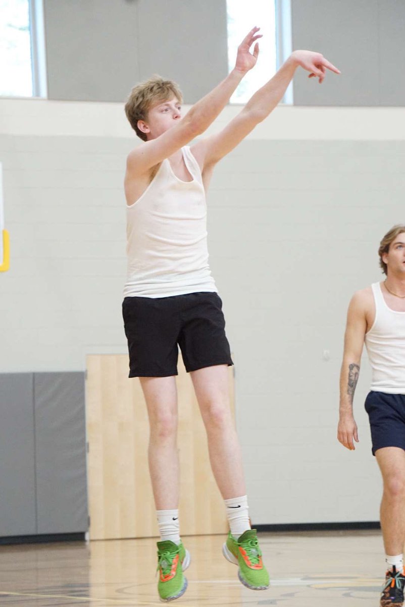 Bryce Barnwell will be joining Hoppa Elite this AAU SZN. He is a 6’6 190 guard who will shoot the lights out. He shot 68% from deep last SZN. If you leave him open you will regret it! Currently holds an offer from Hood College and wants more. Come check him out at spartanburg!