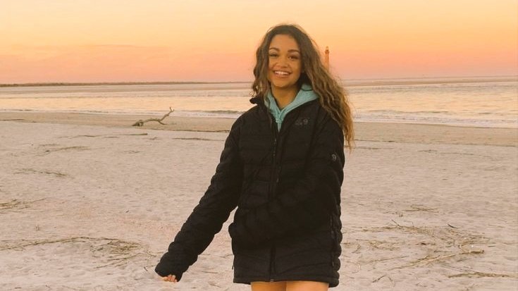 juusharma's tweet photo. ✻❥ summer love | au jiara

kiara decide passar suas férias de verão na casa de praia de sua família, em outer banks, após anos sem visitar o lugar que passou quase toda a adolescência. pouca coisa mudou, a não ser por jj, novo integrante do seu grupo de amigos e também vizinho. https://t.co/n6ppfC9ePk