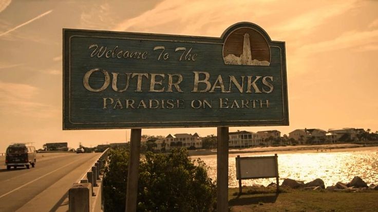 juusharma's tweet photo. ✻❥ summer love | au jiara

kiara decide passar suas férias de verão na casa de praia de sua família, em outer banks, após anos sem visitar o lugar que passou quase toda a adolescência. pouca coisa mudou, a não ser por jj, novo integrante do seu grupo de amigos e também vizinho. https://t.co/n6ppfC9ePk