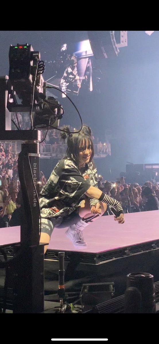 expens1vefake's tweet photo. 12th june 2022 & 26th june 2022
(both in pit)
#billieeilish #billie #eilish #hte #htetour #O2arena #london https://t.co/BE50rrjj2p