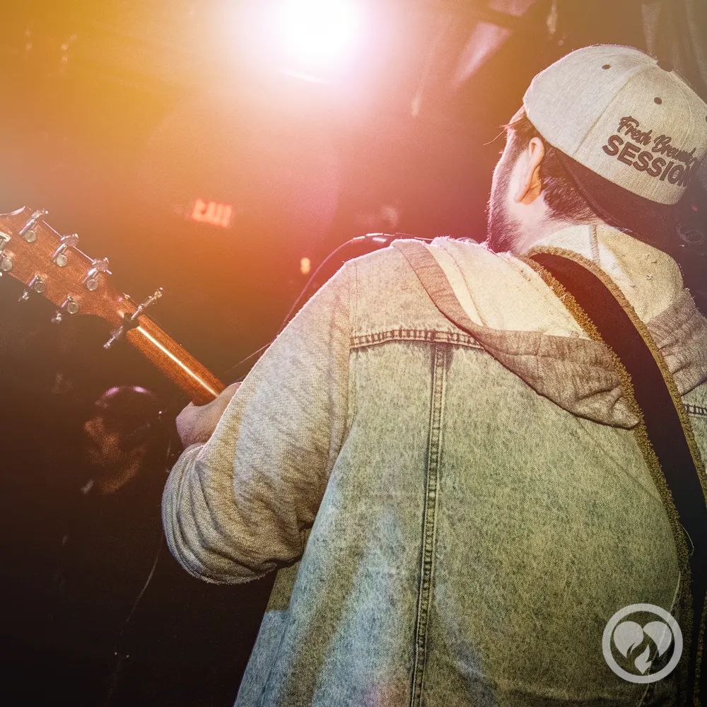 Firetog's tweet photo. Nothing quite like the feeling of performing live! What are some of YOUR favorite venues??? Bonus points for #NYC or #LongIsland!
Check out our single "How a Heart Breaks" out now on Spotify and Apple Music! Link in bio.
📷: @eastcoastkali
#nycmusicians #livemusic #taylorg... https://t.co/yOaZiK2wMu
