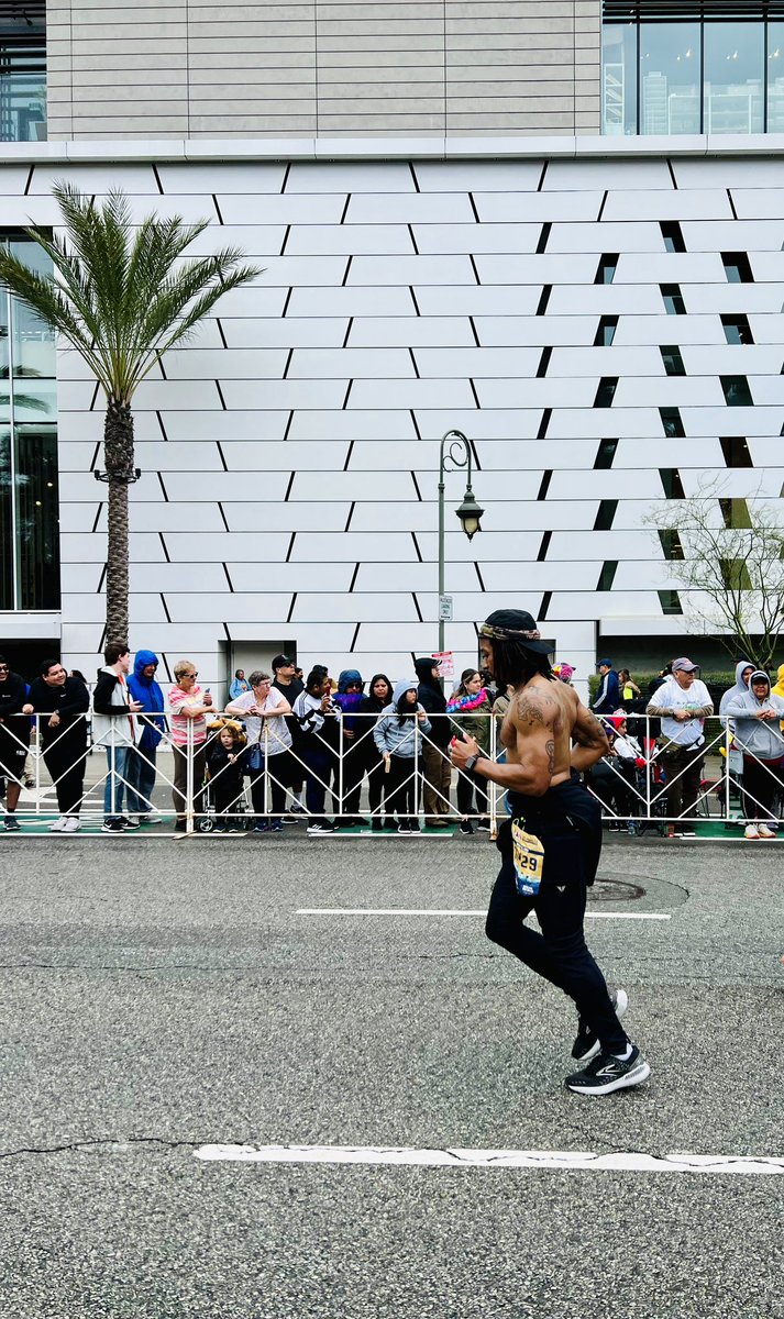 cardiohighkris's tweet photo. 1st marathon in the books 🏃🏾‍♂️💨💨 https://t.co/MBdbnKJIMm