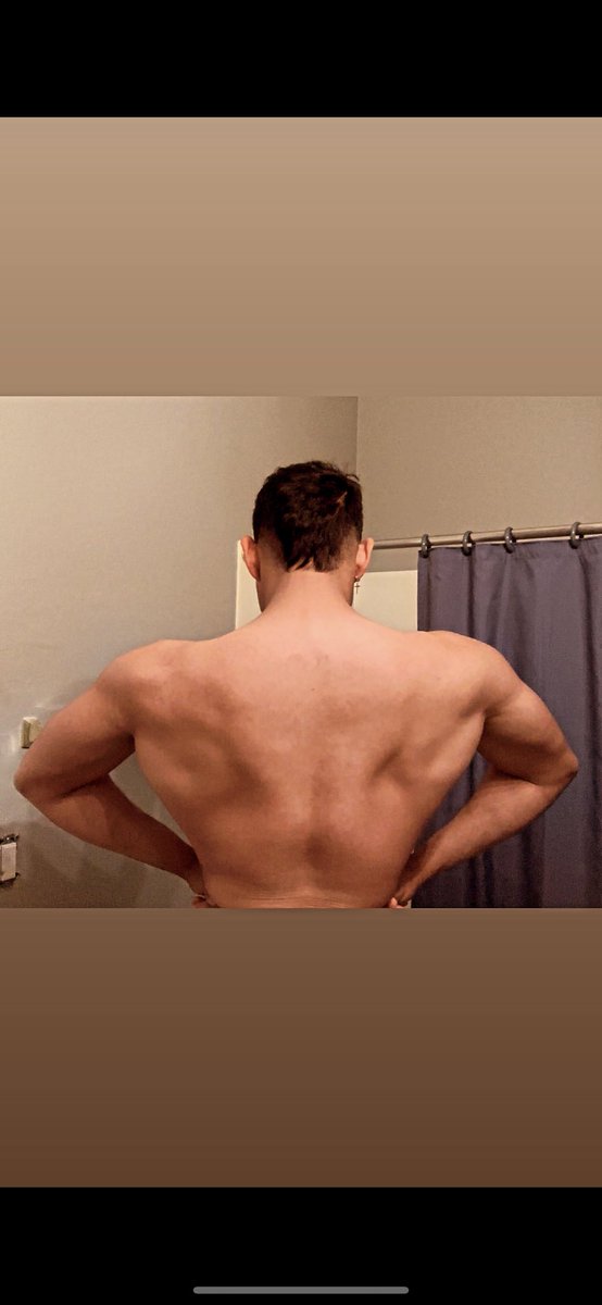 parrazek's tweet photo. 1 año 1 mes en el gym https://t.co/i0kM3nW0HN