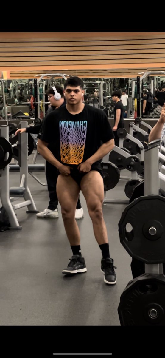 parrazek's tweet photo. 1 año 1 mes en el gym https://t.co/i0kM3nW0HN