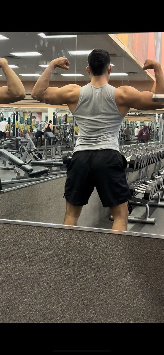 parrazek's tweet photo. 1 año 1 mes en el gym https://t.co/i0kM3nW0HN