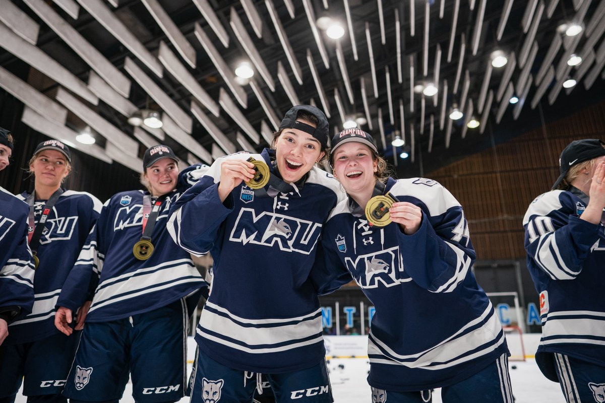 U SPORTS Hockey on Twitter "GOLD/OR🥇🥇🥇 Capturing some golden moments