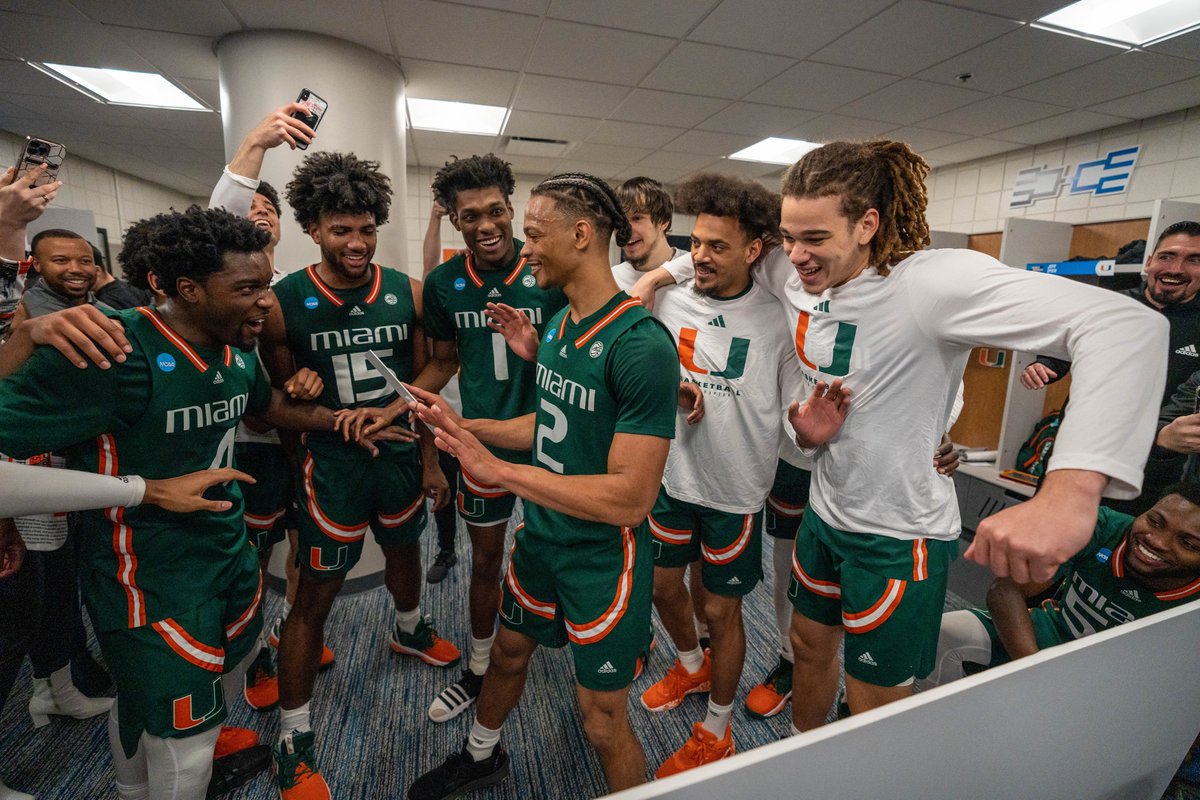 CanesHoops's tweet photo. MOVE THAT U!!!!!! 🙌

#MarchMadness x Miami https://t.co/9EsA0kMKNX
