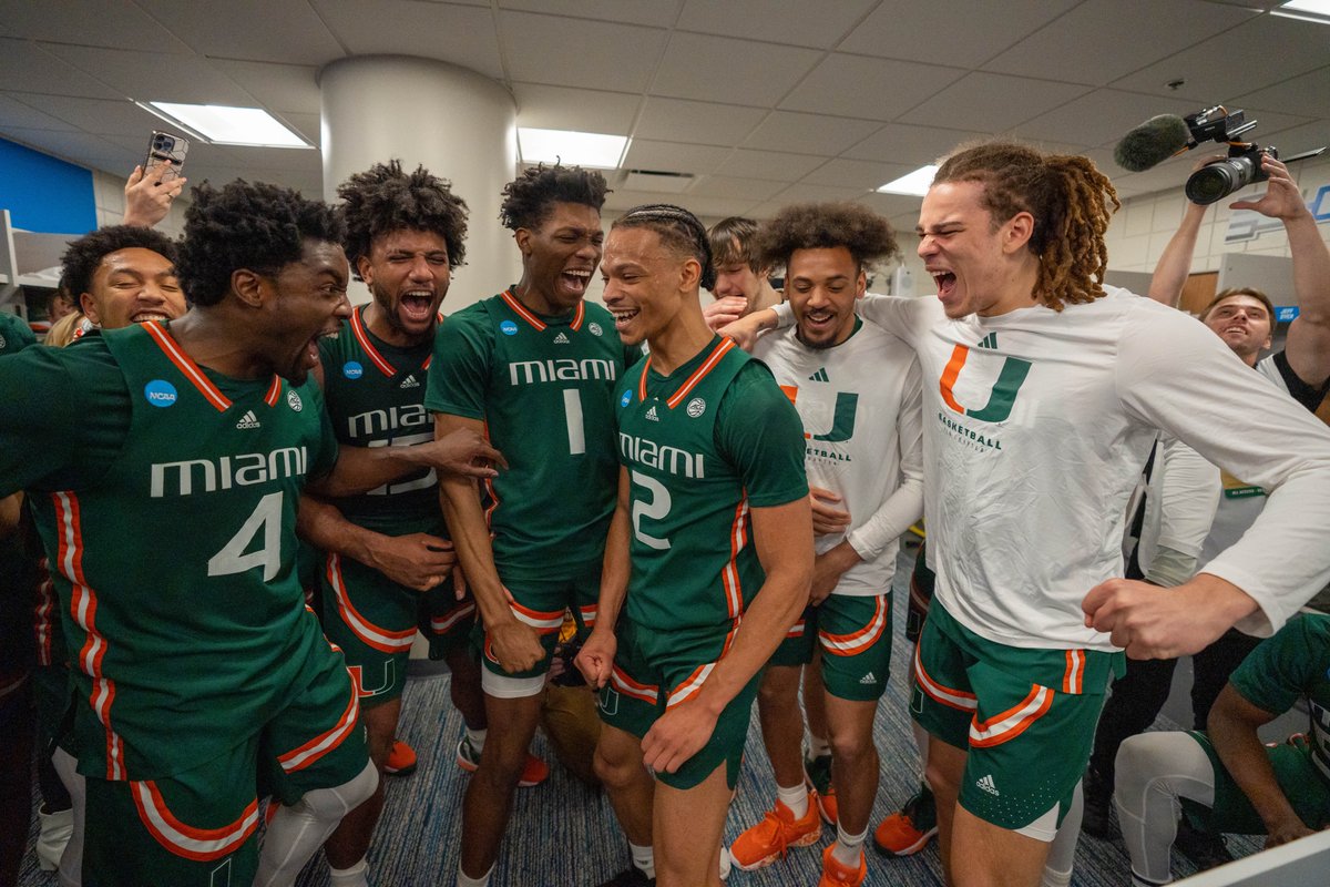 CanesHoops's tweet photo. MOVE THAT U!!!!!! 🙌

#MarchMadness x Miami https://t.co/9EsA0kMKNX