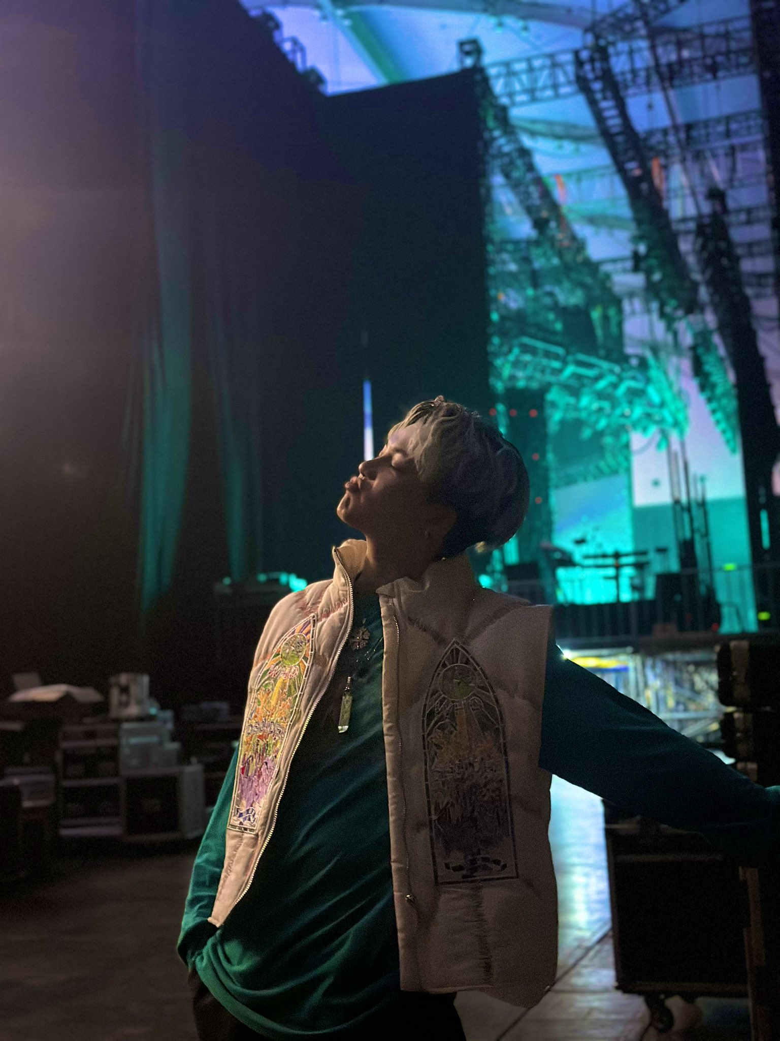 FroiqtbagAYl9-G?format=jpg&name=large