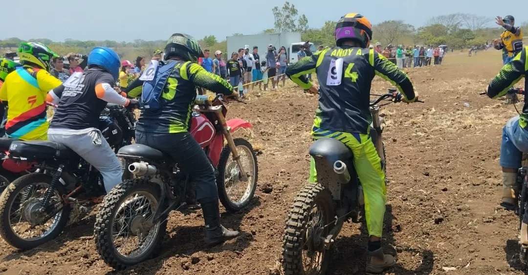 DiriambaD2's tweet photo. #Nicaragua
#DistritoD2ConDaniel2023 // en imágenes de evento de motos ENDURO en coordinación con el gobierno local el cuál se realizó en la comunidad de San Antonio de Abajo. https://t.co/PUADSkxcjY