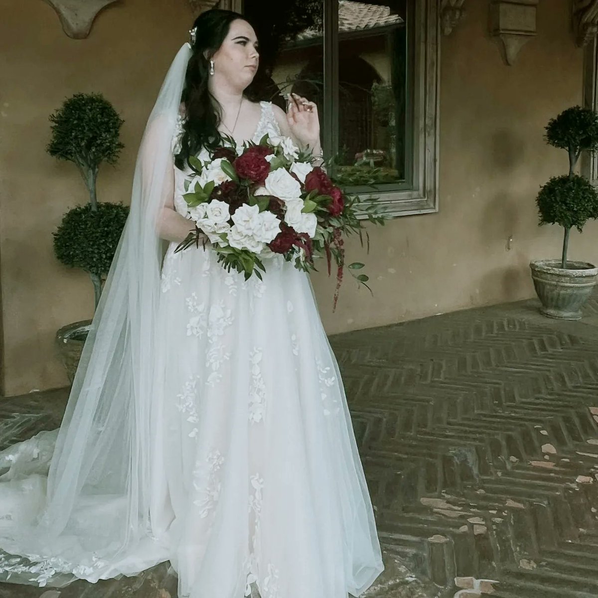 UrLostCompanion's tweet photo. Allow me to reintroduce myself... 🤍👰💍 https://t.co/dwnZuahHUe
