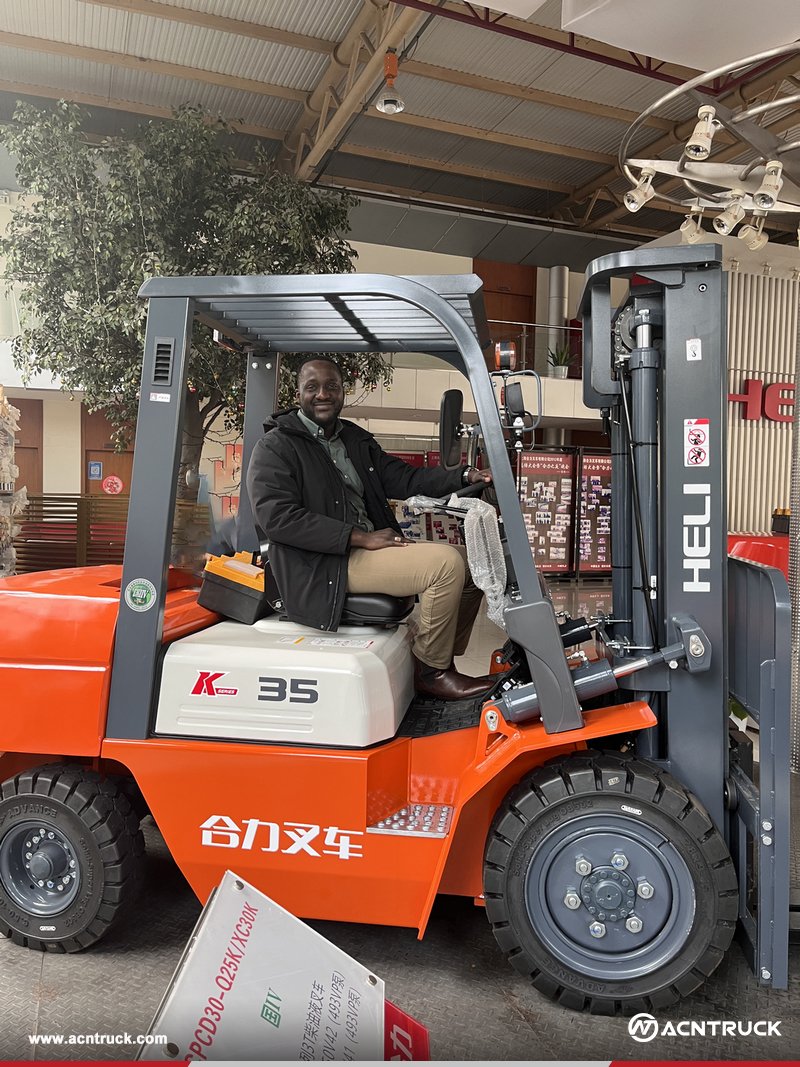#AcntruckClients
— A customer from Senegal visited #ACNTRUCK office and #HELI store in February. Come and find your forklift🔛 #FactoryVisit #HELIForklift #LogisticsMachinery