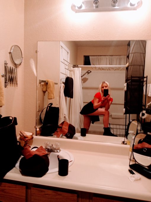 Feeling adorable&lt;3 https://t.co/imDOQQXgOc