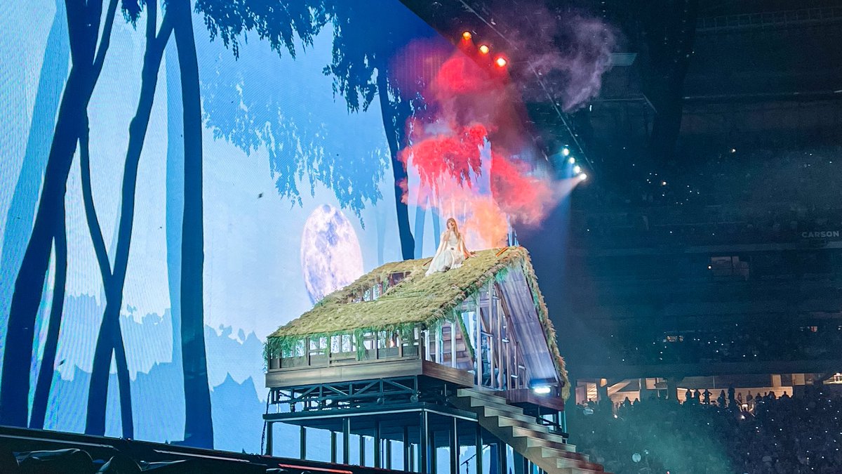 GitmeGirl's tweet photo. When people still try to shame me for loving Taylor Swift in the year 2023, lol that’s fine Brenda, I’ll just be here while you continue your joyless existence. https://t.co/eorQP0SvsB