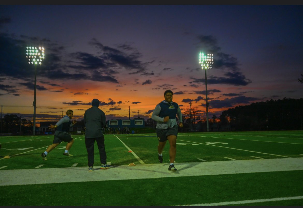 8J2ezy's tweet photo. #springball #sophomoresznloading https://t.co/sq5otL1uBV