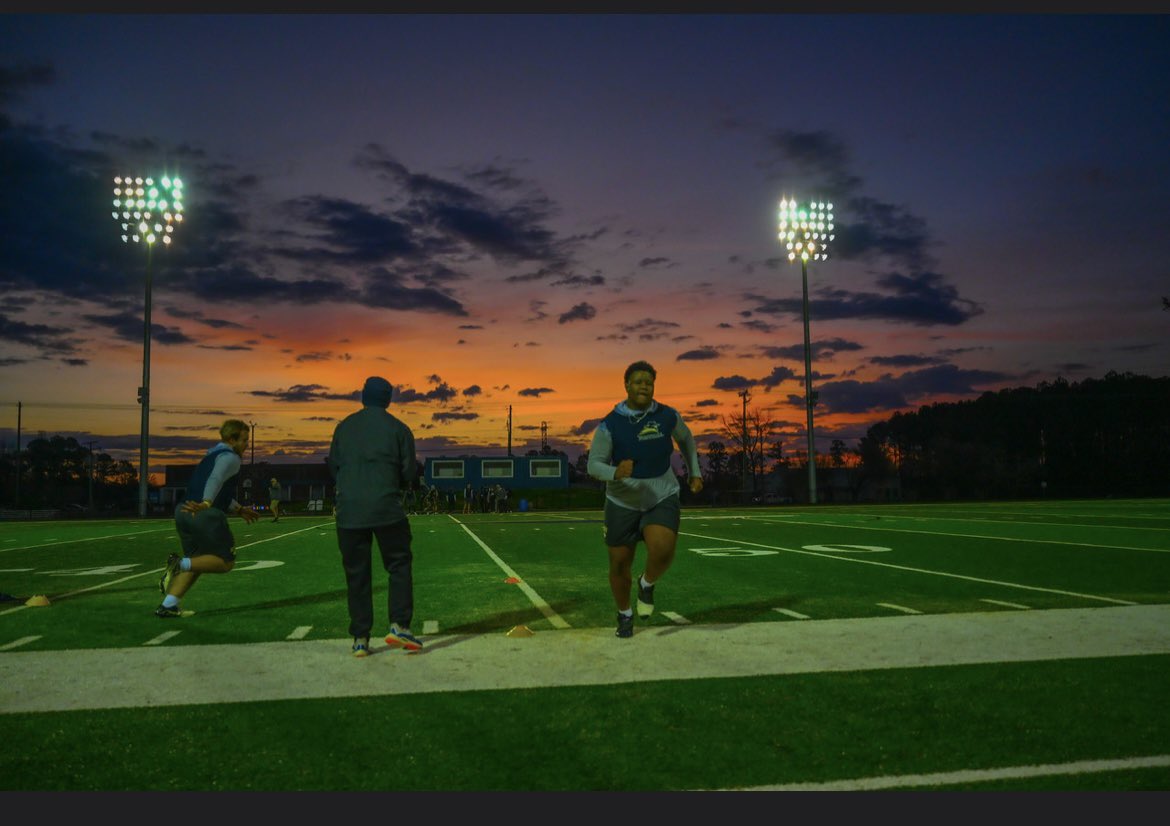 8J2ezy's tweet photo. #springball #sophomoresznloading https://t.co/sq5otL1uBV