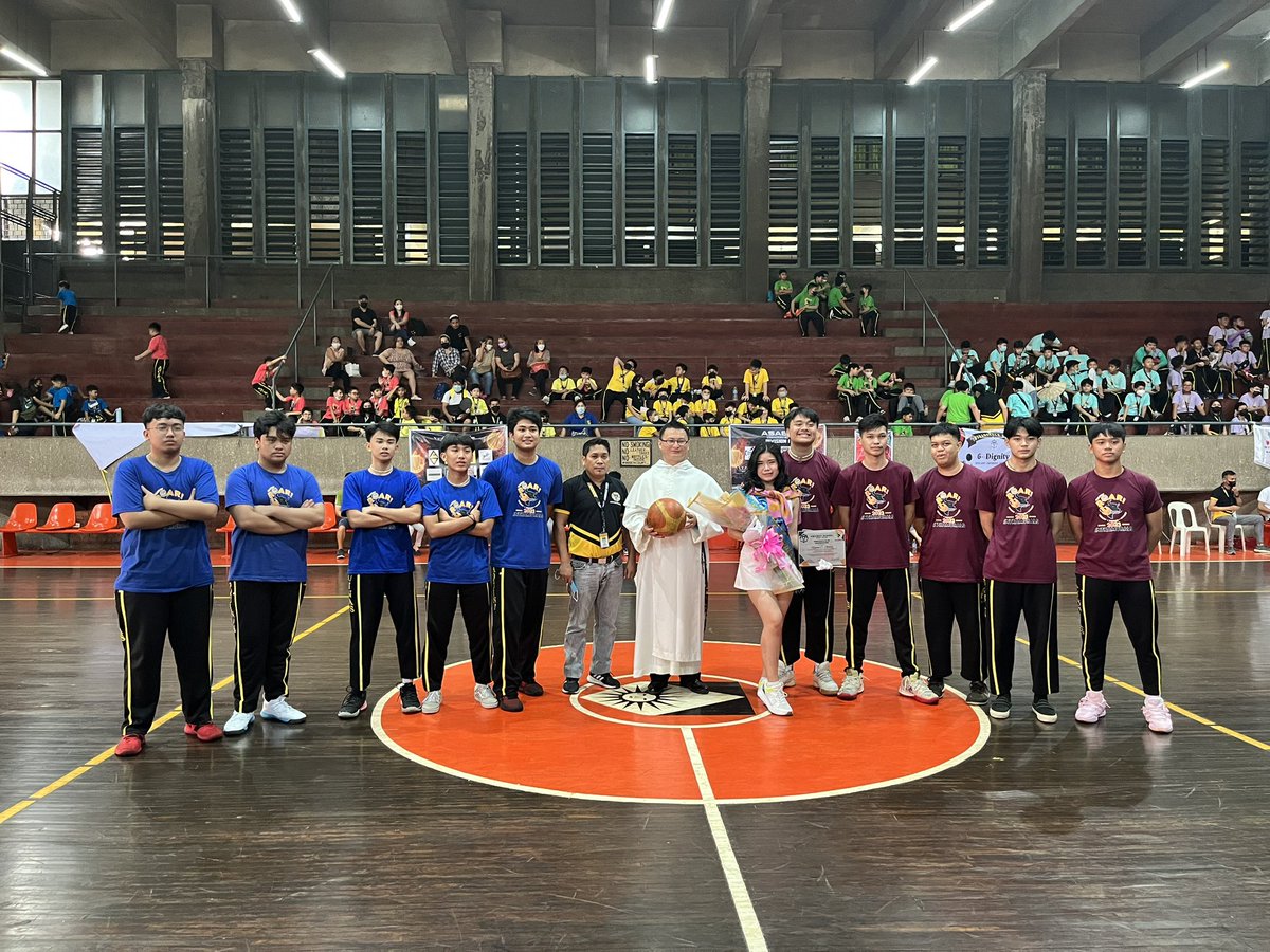 aquinastbp's tweet photo. LOOK: Headed by Fr. Gregory Shang, O.P. together with the Aquinas School varsity team, the ceremonial toss welcomes the Aquinas School Intramurals 2023.

(Photos by: Lance Gonzales / The Bellows)
#TBPAScend
#AS58FoundationWeek https://t.co/cbZPIadkih