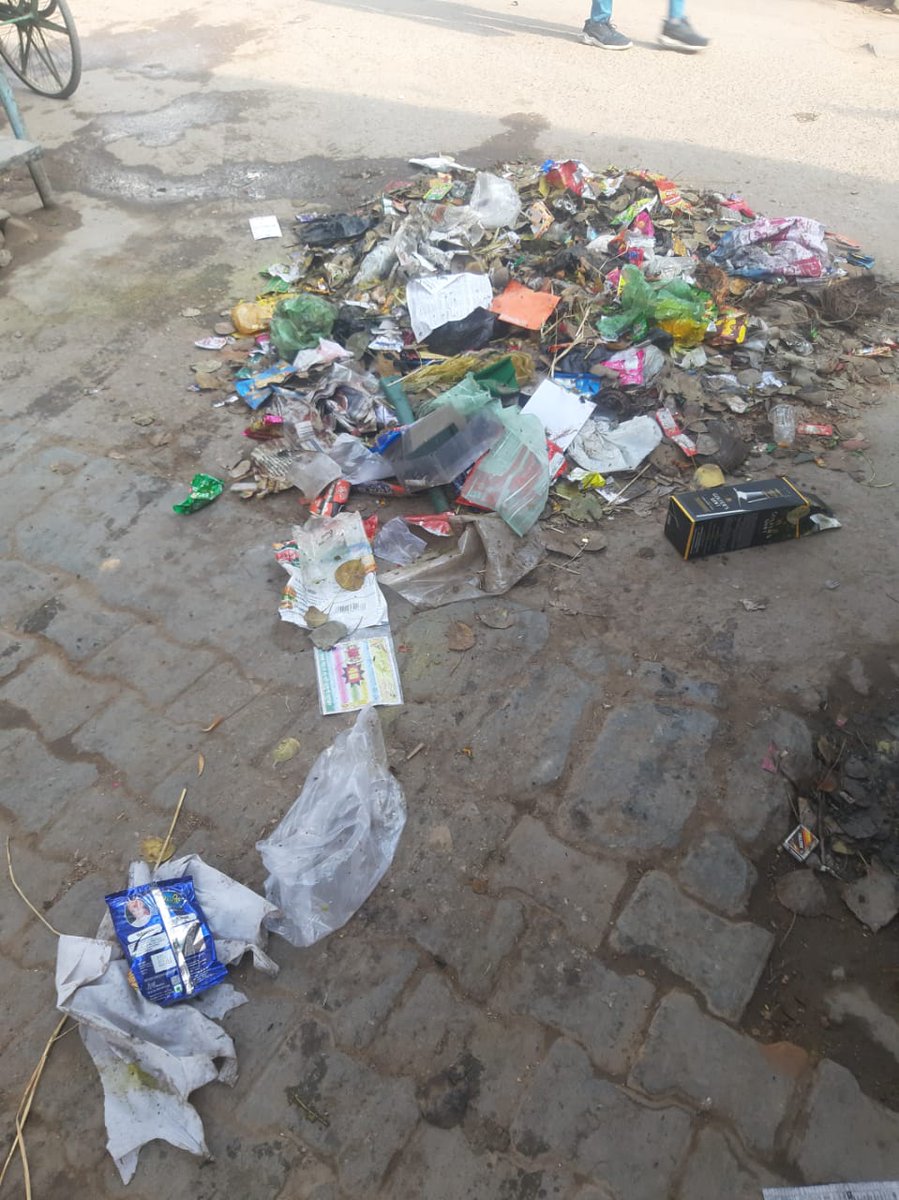 Puran46357840's tweet photo. @CityNarnaul 
Nalapur chowk ward no 23 me pichle ek week se garbadge pada hua hai municipal gadi utha nhi rhi https://t.co/YLYh7s7ifS