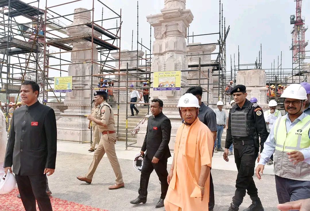 राम मंदिर निर्माण निरीक्षण करते योगी जी!

🚩🏹जय श्री राम 🏹🚩🙏