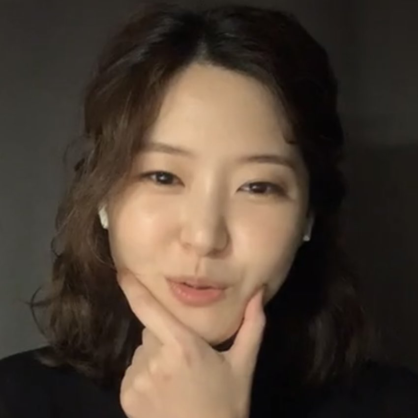 i2D028_'s tweet photo. 한재아 귀여�� 점
턱에 브이하고 고민함 🤔 https://t.co/X9TvS3hrCT