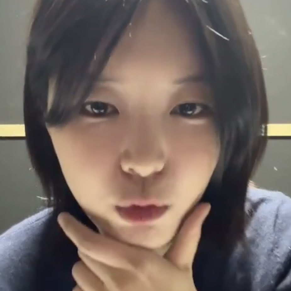 i2D028_'s tweet photo. 한재아 귀여�� 점
턱에 브이하고 고민함 🤔 https://t.co/X9TvS3hrCT