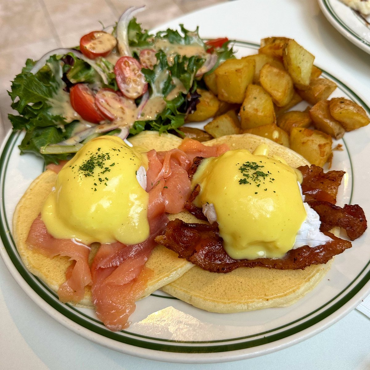 Chef_Jay's tweet photo. #SundayBrunch Time!

Egg Benedict Pancakes
from Gram Cafe &amp; Pancakes in 
San Francisco.

With wild smoked salmon and crispy bacon served on pancakes with hollandaise sauce, poached egg, potatoes, and a side salad.

Delicious!

#eggsbenedict #gramcafe #inthe415 https://t.co/TxFOEMUINR