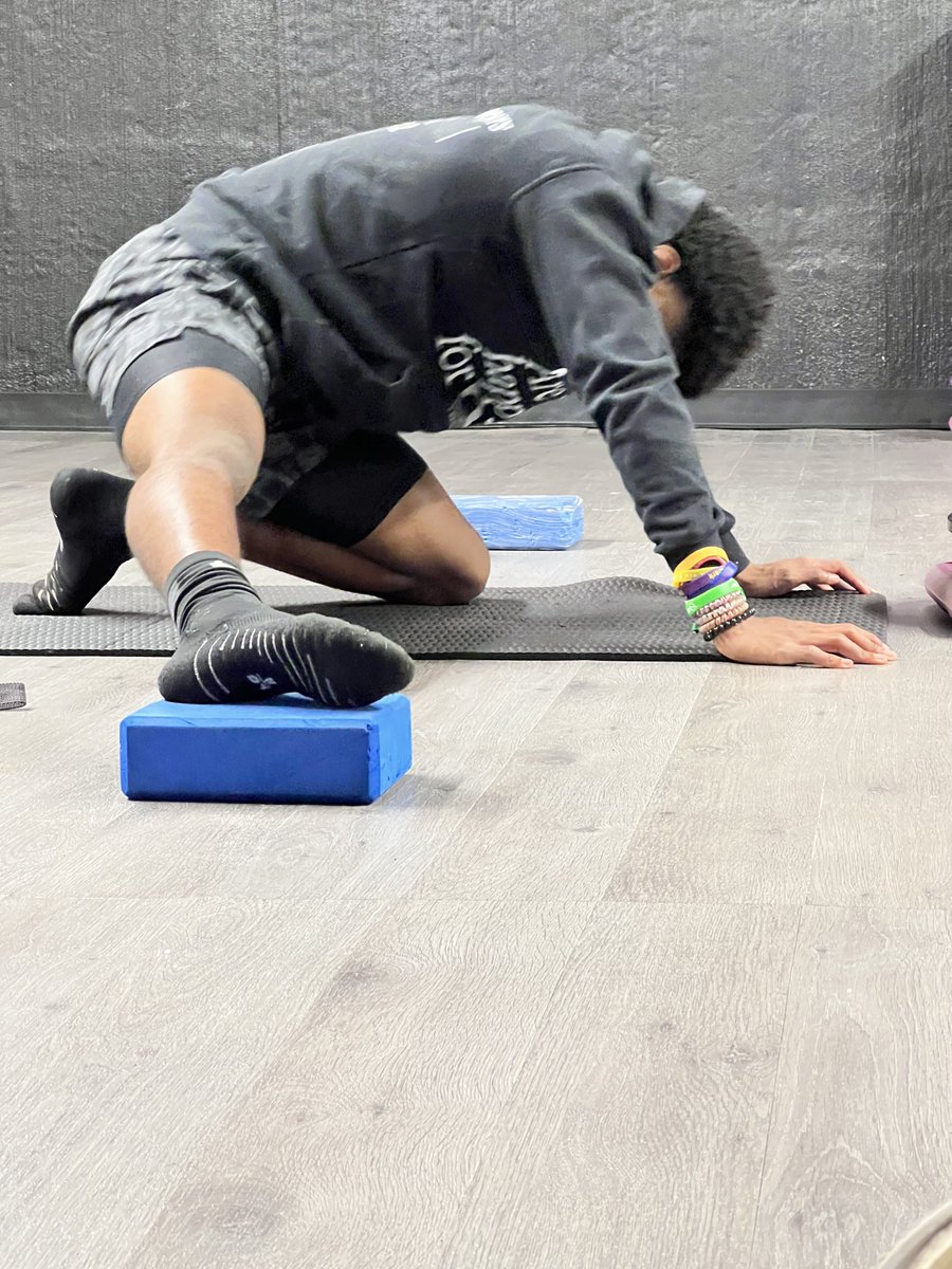 Ms_LoFree's tweet image. The kid had spring break and literally wanted to get better everyday… got WR work… DB work… mobility, strength and conditioning. He’s on a mission #keepworking #freshmanloading