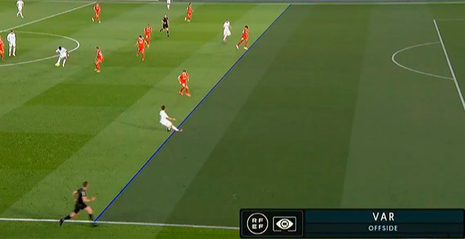 Carambola2002's tweet image. Dice Gerard en #DeportePlus que ¿como podemos dudar del fuera de juego del VAR?

1- gol anulado a mariano en geetafe. No había fuera de juego.
2- gol anulado al madrid en getafe. Se manipulo la pierna de odriozola.
3- gol anulado a bale en el camp nou. Solo hay que ver la imagen