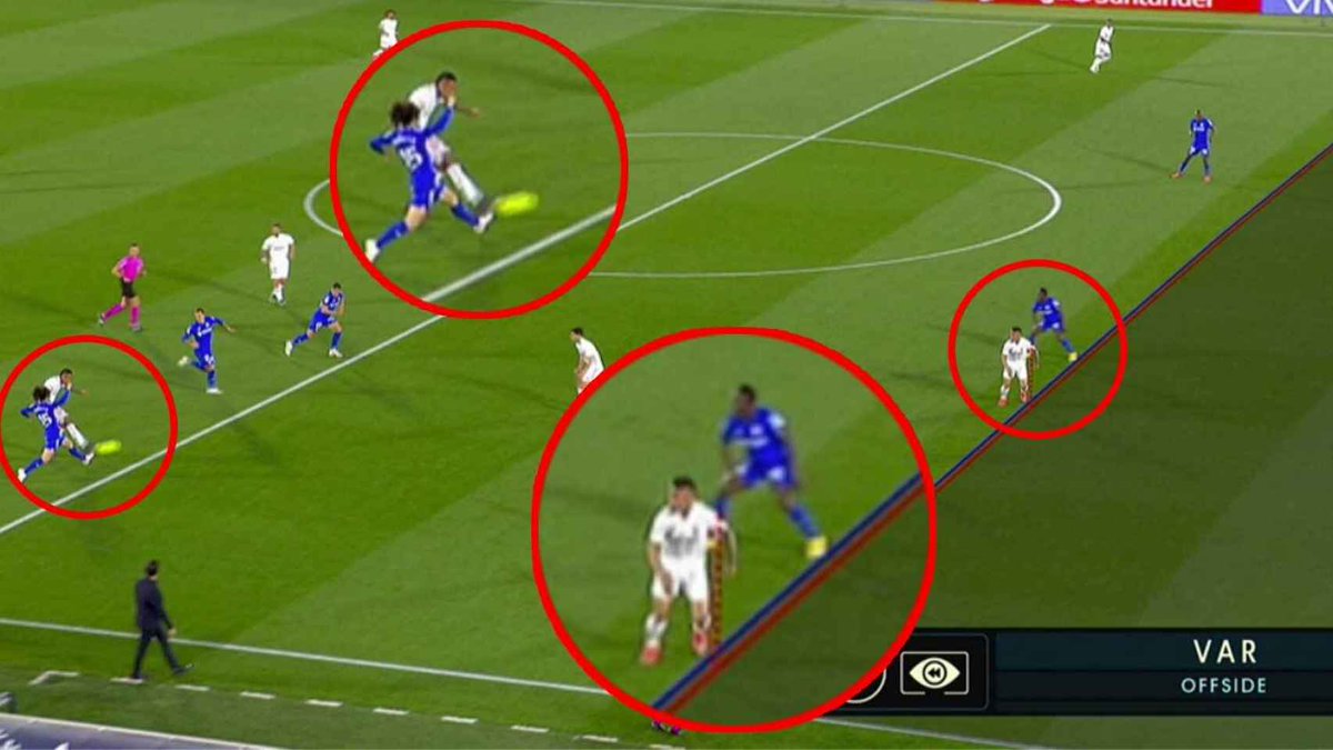 Carambola2002's tweet image. Dice Gerard en #DeportePlus que ¿como podemos dudar del fuera de juego del VAR?

1- gol anulado a mariano en geetafe. No había fuera de juego.
2- gol anulado al madrid en getafe. Se manipulo la pierna de odriozola.
3- gol anulado a bale en el camp nou. Solo hay que ver la imagen