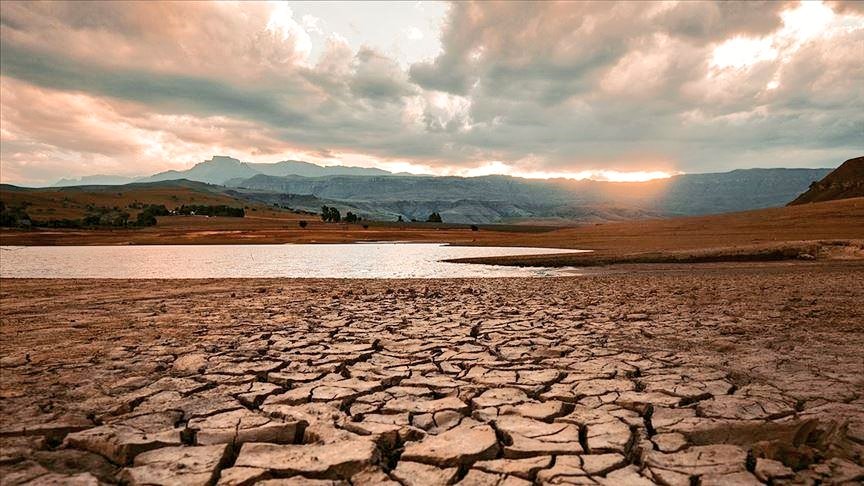 EnviClimateC_Ke's tweet photo. Change in precipitation patterns and increased evaporation due to higher temperatures are leading to more frequent and severe droughts in some regions. For example, in Kenya, we are witnessing a 5th failed
rain season since October 2020 #MeteorologicalDay  #WeatherClimateWater https://t.co/GDyGpRUyY3