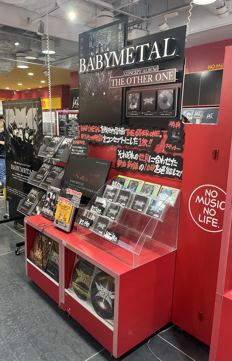 Q6ZKlEiiMKMRCTd's tweet photo. 渋谷の駅地下、地上のビジョン（半分消えてます😅）、タワレコ渋谷 （TOWER PLUS +確保）周って来ましたよ〜👍
#THEOTHERONE
#BABYMETAL https://t.co/dbJyBf3b7R