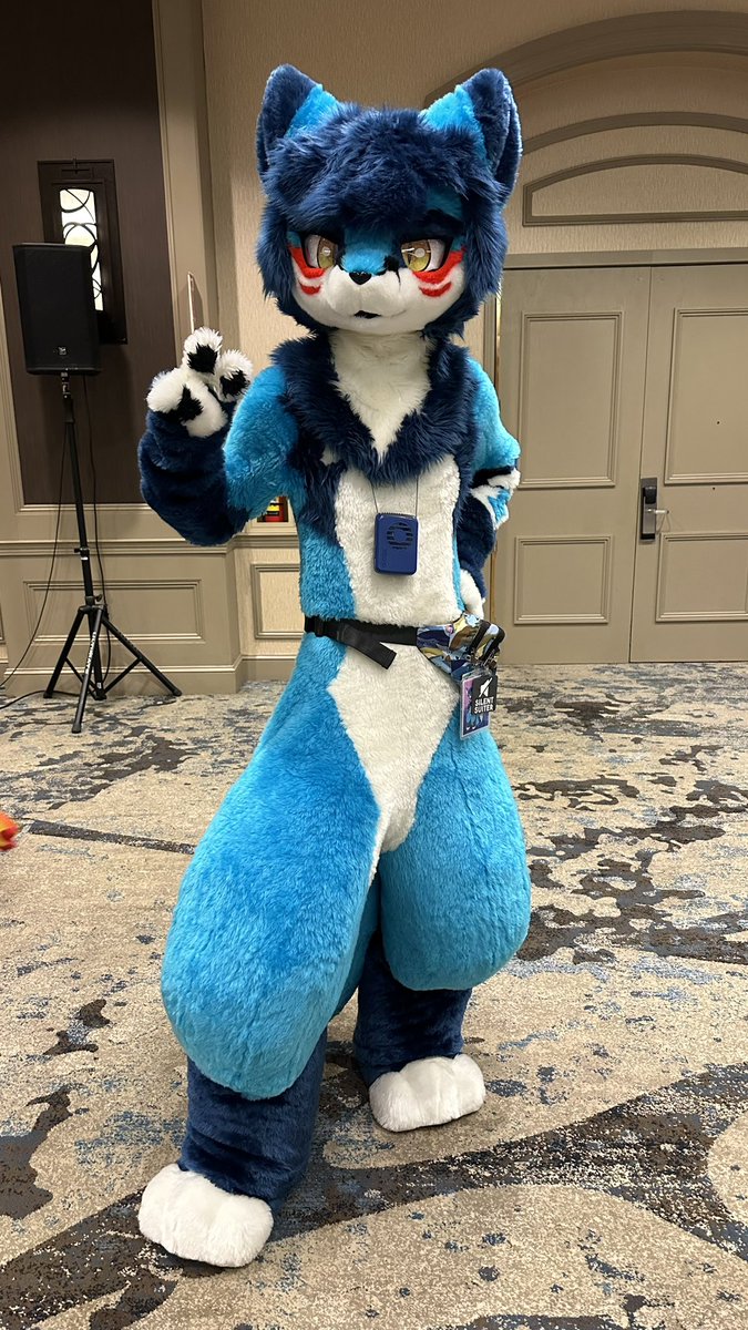 KuiperVanrel's tweet photo. Saw an @taigenfolf!

Love this suit~ So cool! https://t.co/zP7eh08PA7