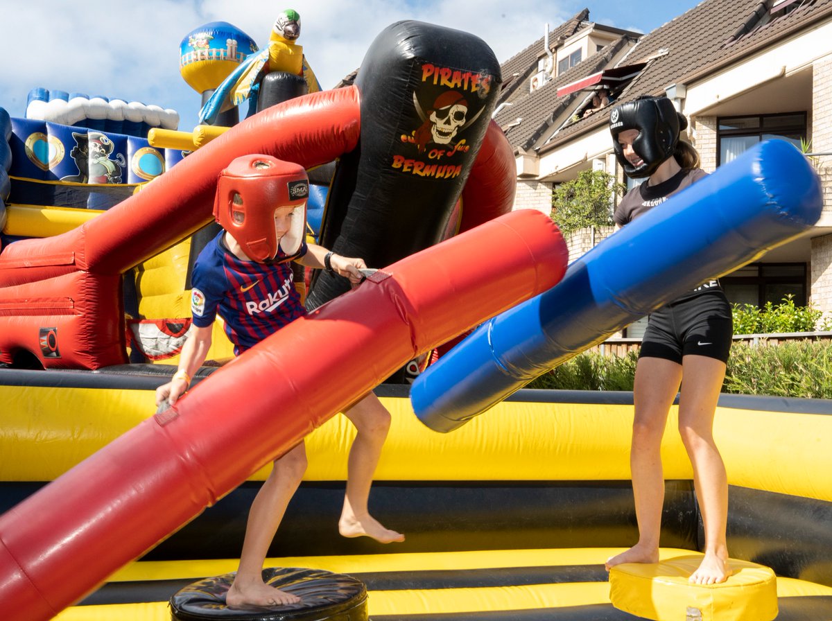 Our Redlands community enjoyed a magnificent day at the Redlands Autumn Fair, held in brilliant sunshine last Saturday. Students of all ages loved the rides, games and petting zoo, and were highly engaged dunking teachers at the Dunk Tank!