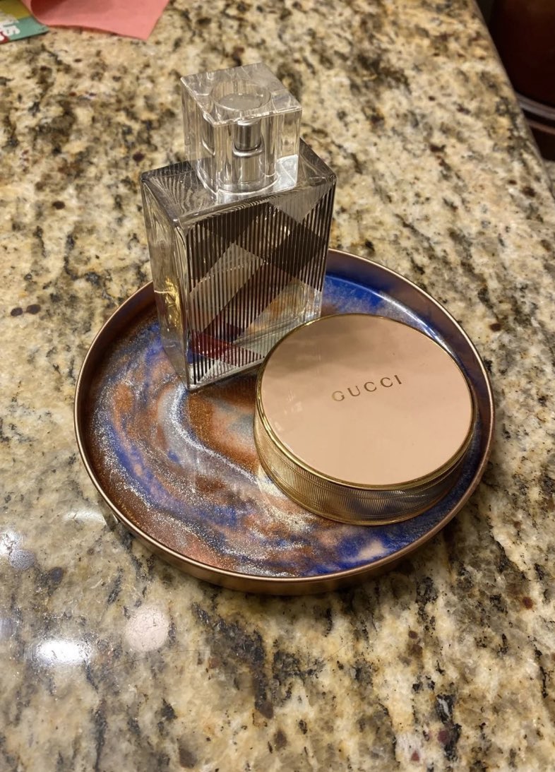 diamond_dottie1's tweet image. A sneak peak of a tray series coming to the store soon! 
Available in the next few days at: diamonddottie.etsy.com

#vanitytray #crystals #keydish #etsyfind #etsy #handmade #resin #resinart #tray #craft #crafty #makeupdisplay #display #forsale