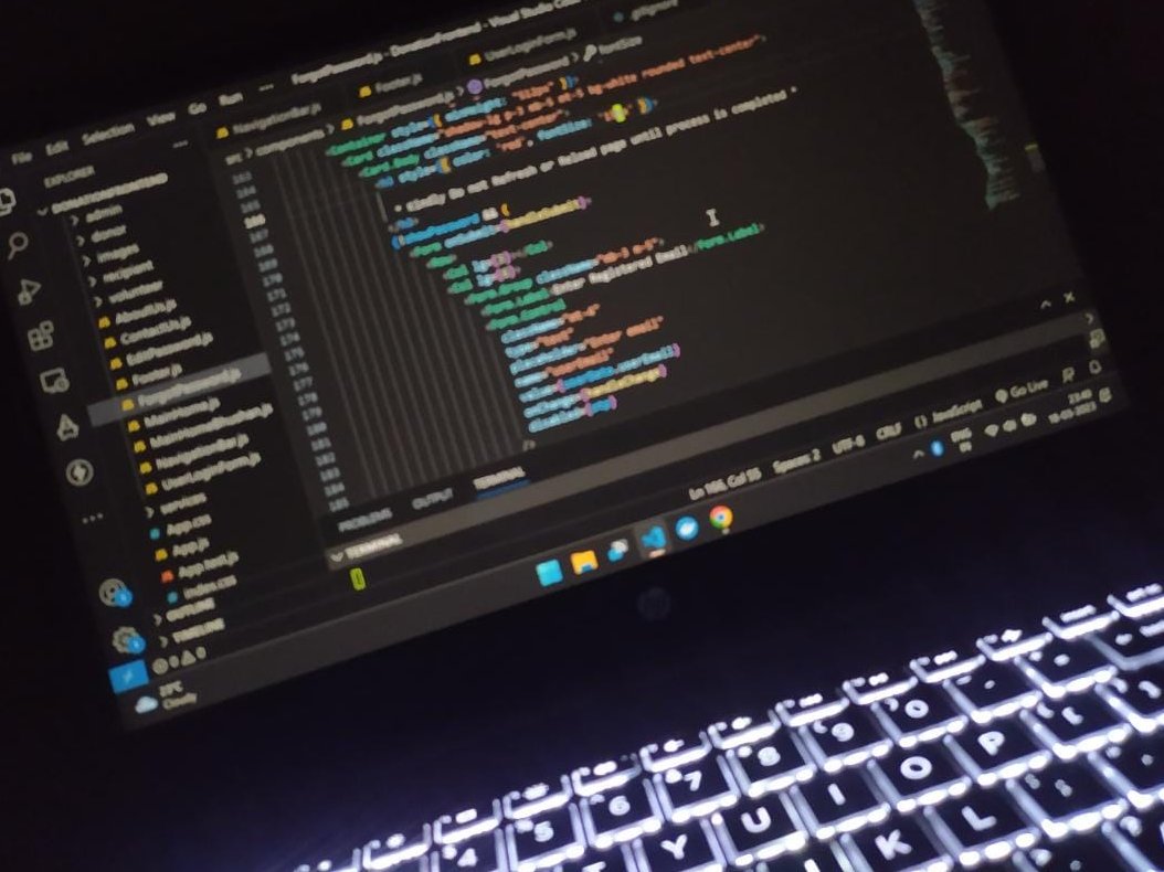 HelloImBhushan's tweet photo. DT~10: 🚀 Success in coding is not just about talent, it's about consistency, discipline, and a willingness to learn and improve every day. 🔍 Focus on small wins, prioritize your tasks, and don't be afraid to ask for help when you need it.💻📈🙌 #coding #productivity #motivation https://t.co/AdHJWaH4TC