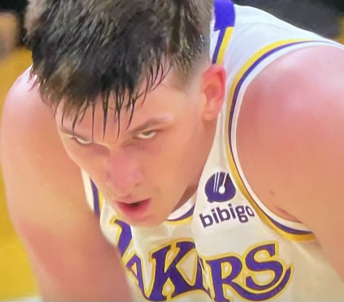 Austin Reaves really got a fresh fade and turned into Michael Jordan